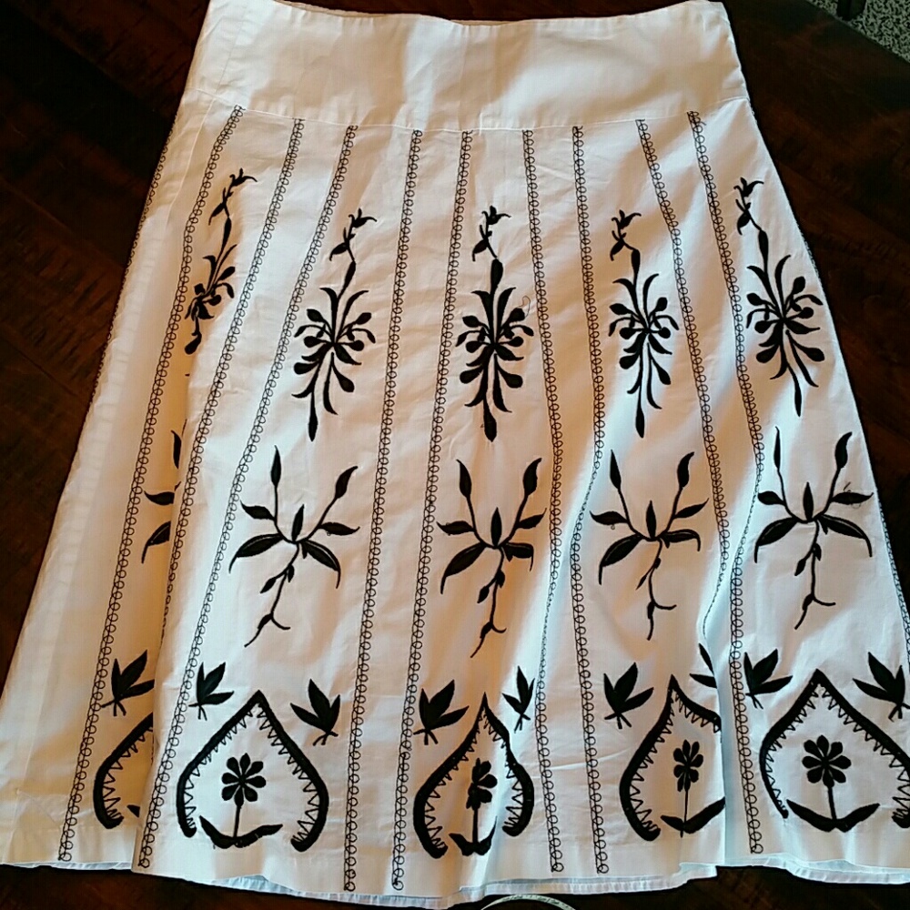 Dialogue skirt